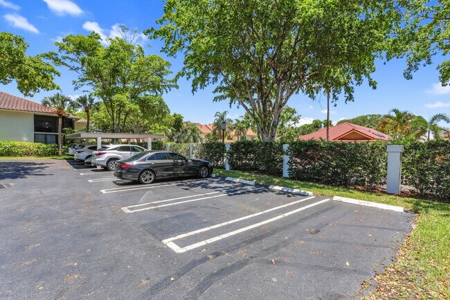 Foto del edificio - 60 Pelican Pointe Dr