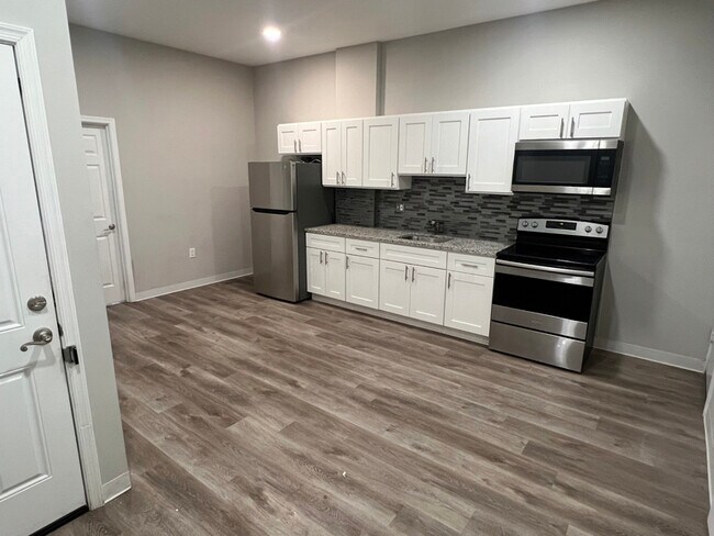 Foto del edificio - 7038 Woodland Ave