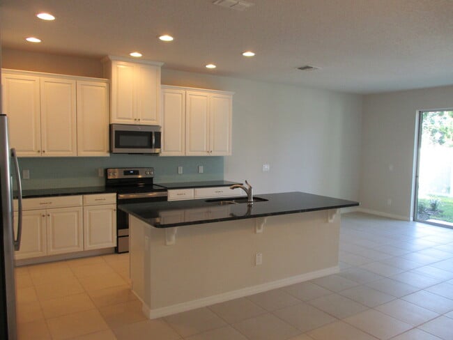 Foto del edificio - 3 Bed, 2.5 Bath Town Home in the Central P...