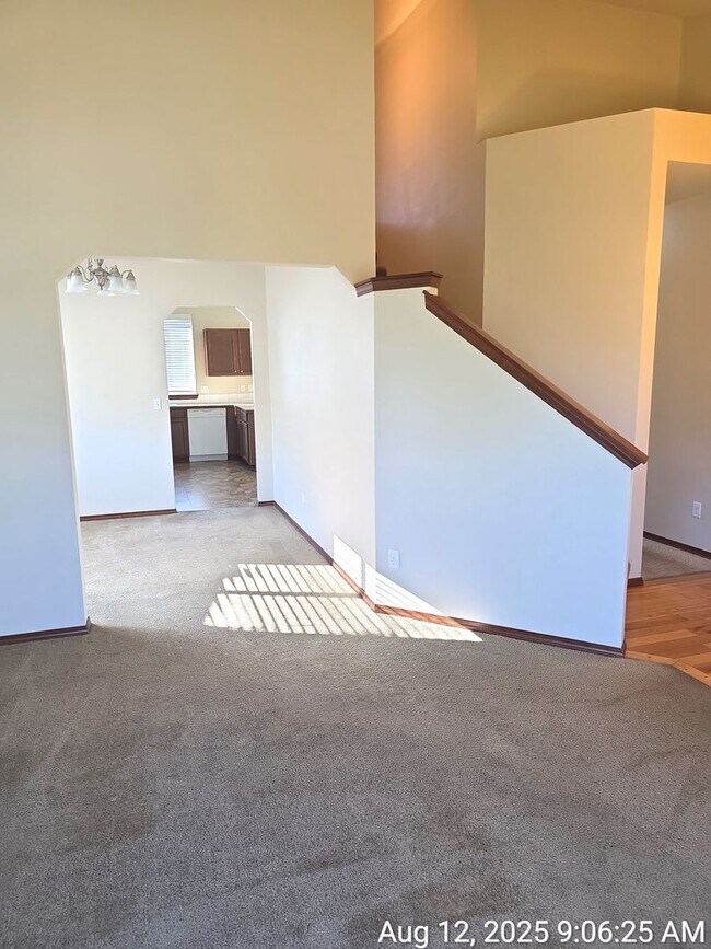 Foto del edificio - East Hill Kent 4 bedroom 2.5 bathroom with 2 car garage. Available NOW!!