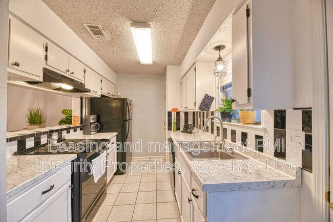 Building Photo - 1739 Boulevard De Province