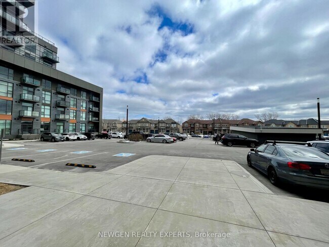 Photo du bâtiment - 460 Dundas St E