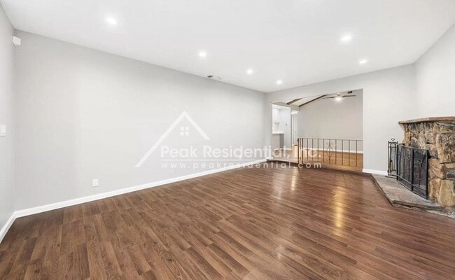 Building Photo - Updated 2bd/2ba Foothill Farms Duplex With 1 Car Garage