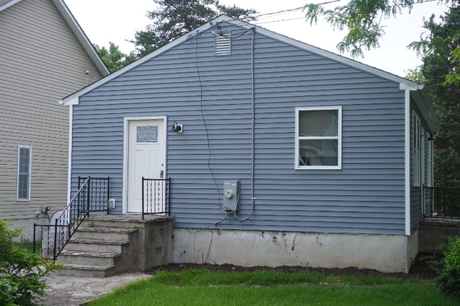 Building Photo - 3230 Richwood Ave