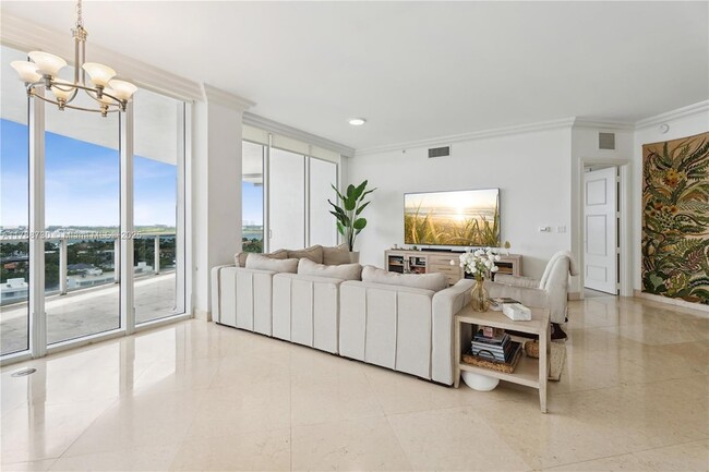 Foto del edificio - 10225 Collins Ave