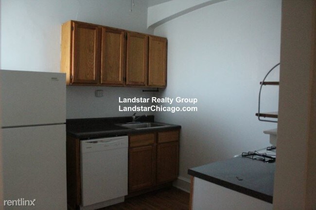 Building Photo - 1 br, 1 bath Apartment - 4913 N Whipple St
