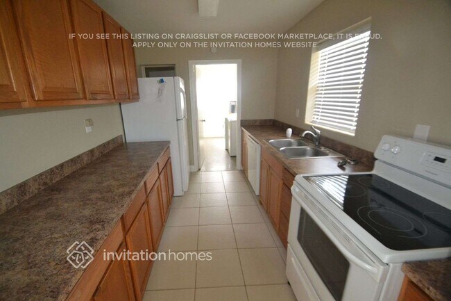 Building Photo - 2038 7th Ct S