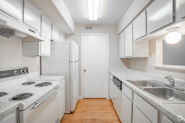 2 habitaciones, 2 baños - 987 pies cuadrados - Cocina - Lakeview