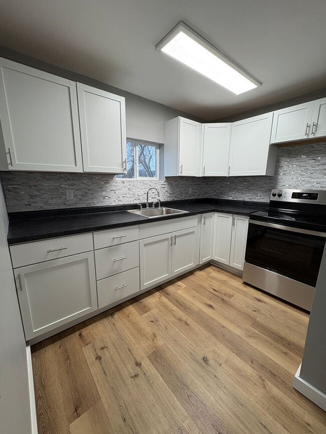 Building Photo - 313 E 1st St