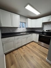 Building Photo - 313 E 1st St