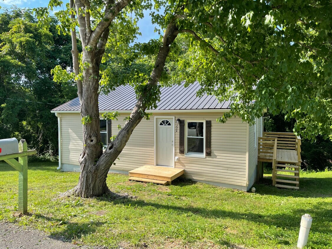 Primary Photo - 224 Mount Leo Heights St
