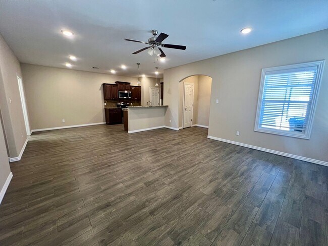Foto del edificio - Beautiful 3 Bed/2 Bath Single Story Duplex...