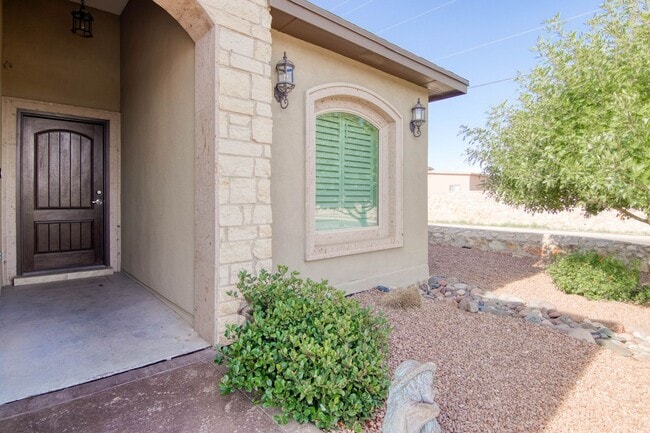Building Photo - Eastside Beautiful 3 bed/2 baths for RENT