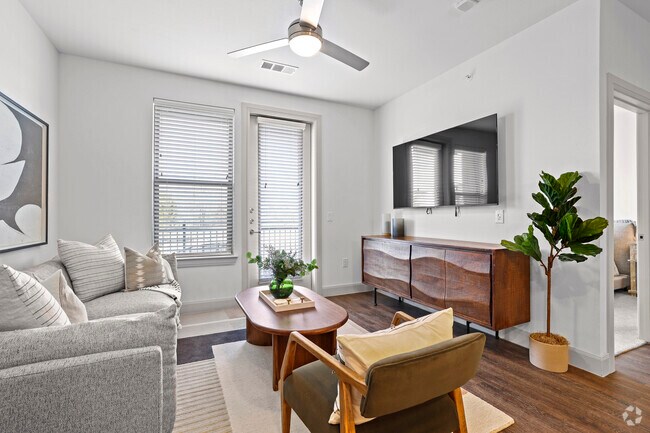 1HAB, 1BA - 707SF (A1) - Sala de estar & Patio - Park Hill