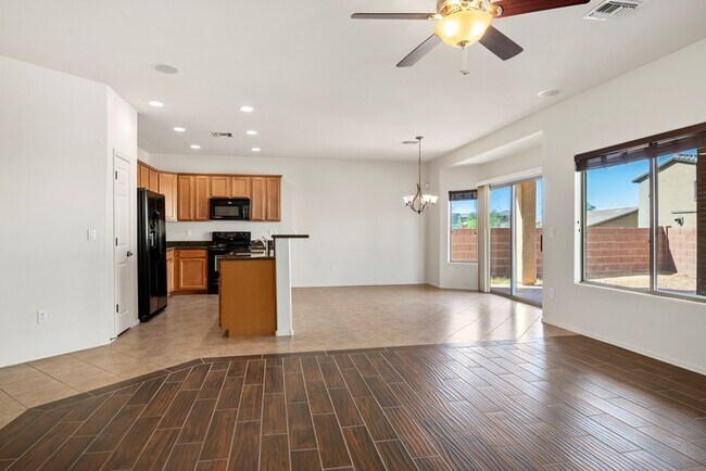 Building Photo - HOUSE FOR RENT