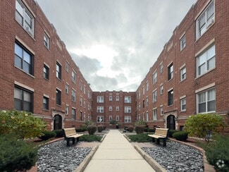 Building Photo - 956 W Cornelia Ave