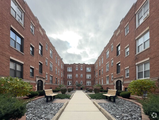 Building Photo - 956 W Cornelia Ave