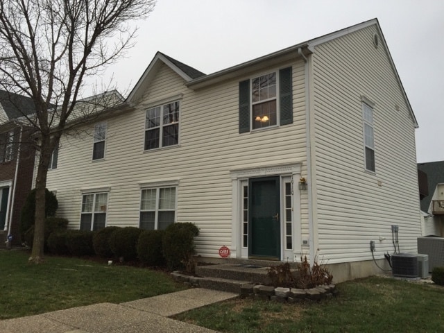 Updated Spacious Town Home with Attached G... - Updated Spacious Town Home with Attached G...