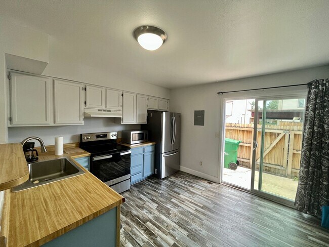 Foto del edificio - 7618 Lexington Manor Dr