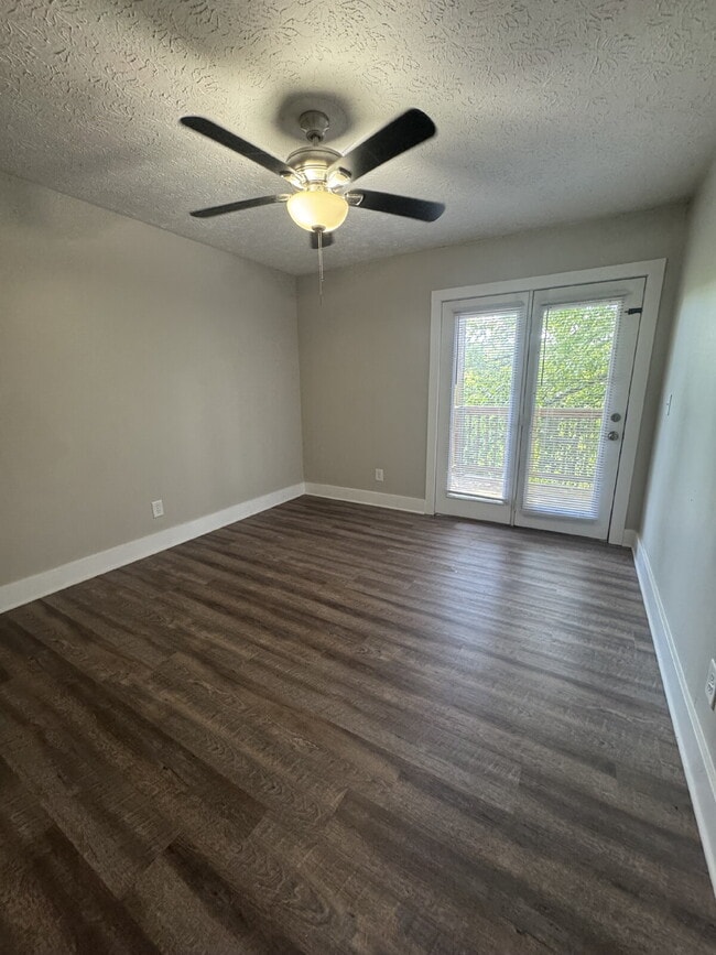 Photo - North Hall Duplex Coming Soon! Apartment