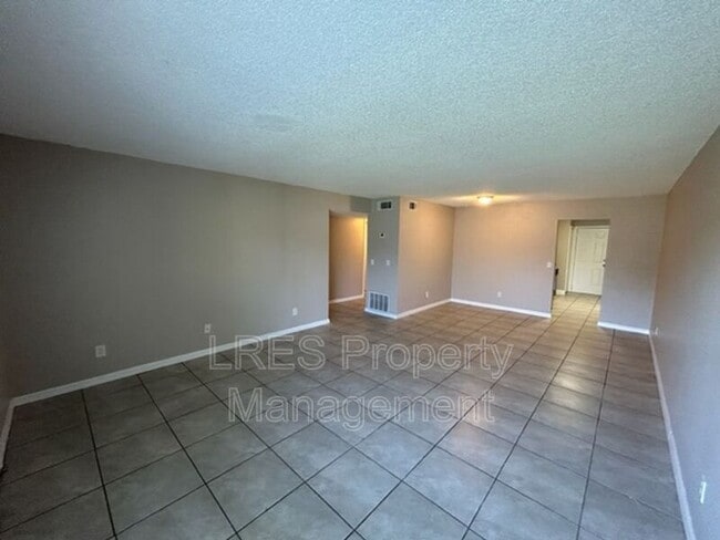 Foto del edificio - 605 Northlake Blvd