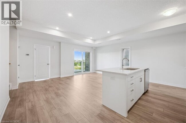 Building Photo - 123 REVERIE Wy