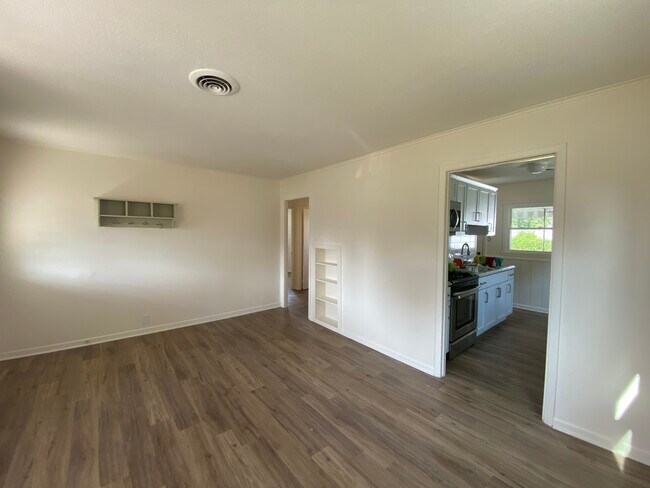 Building Photo - 184 Little Flower Ln
