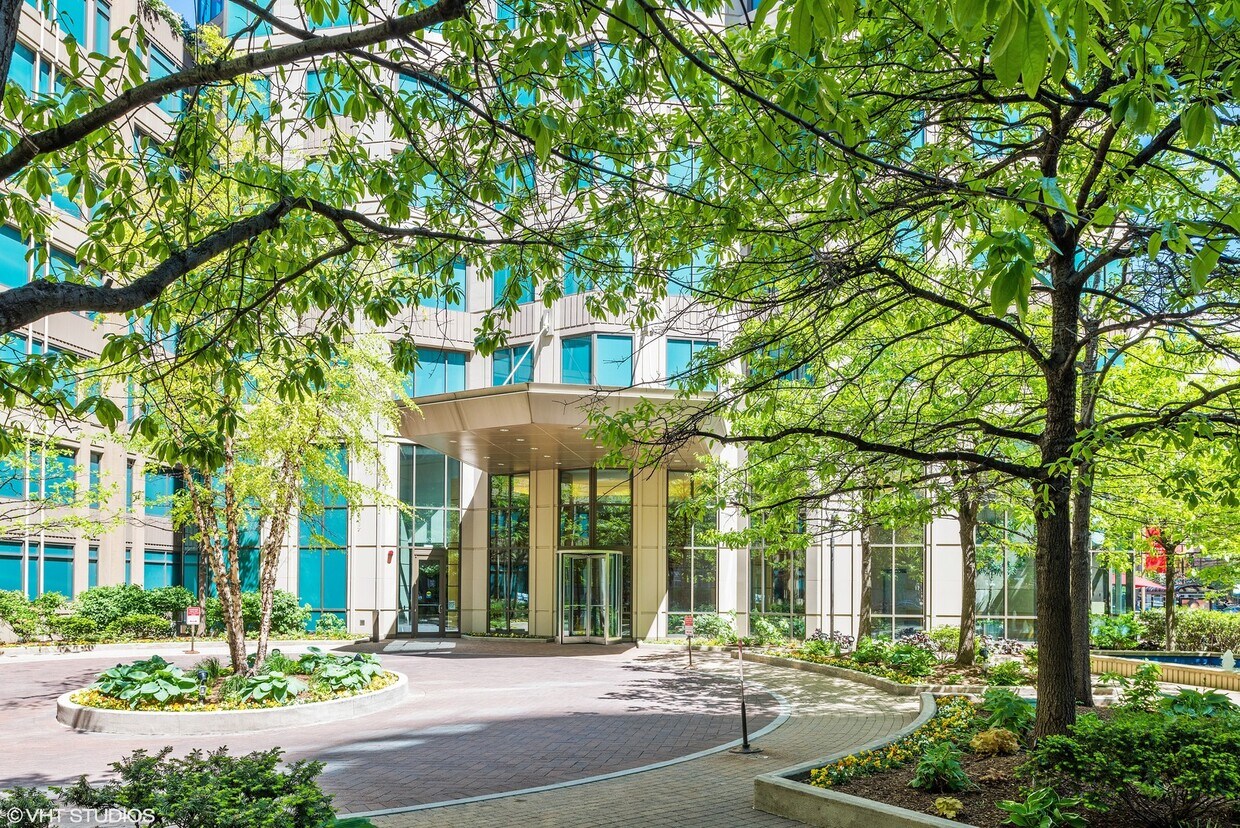 Primary Photo - 400 N LaSalle St