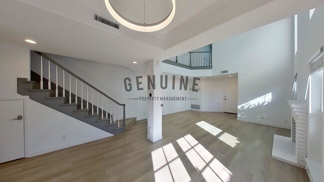 Foto del edificio - COMING SOON: Beautiful 3BD 3.5BA Townhome ...