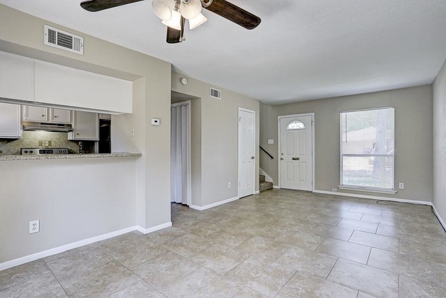 Building Photo - 1412 Silverpines Rd