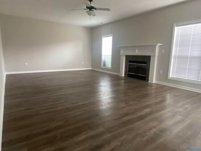 Foto del edificio - 100 Huxton Ct SW