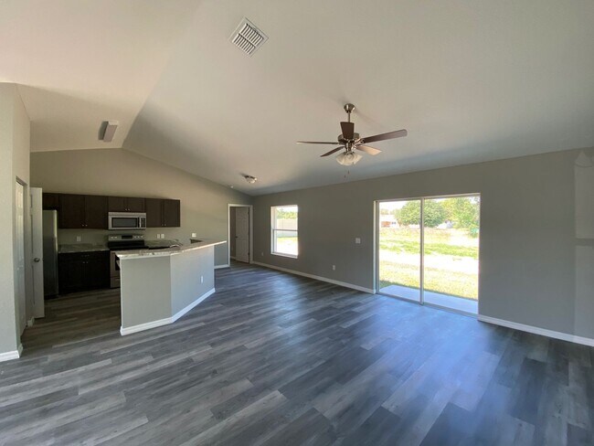 Foto del edificio - Desirable SW Ocala Neighborhood 3/2/2 **WON"T LAST**