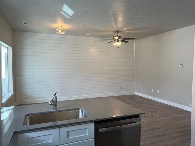 Building Photo - Townhome in Cedar Bend HOA