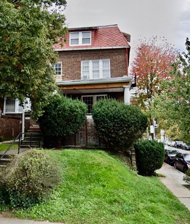 Building Photo - 201 E 33rd St