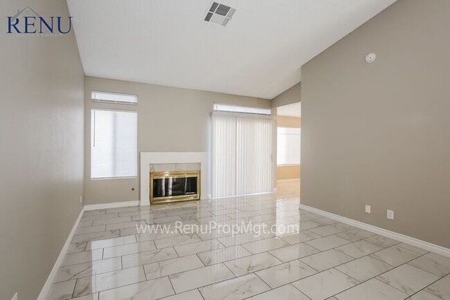 Building Photo - AVAILABLE NOW!! Upgraded 4 Bedroom!