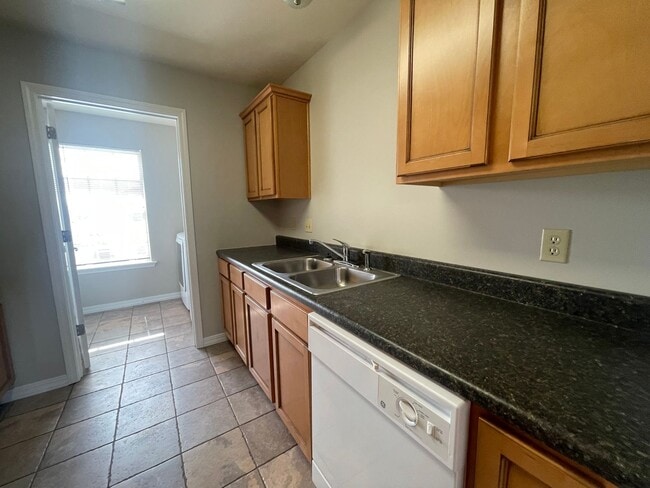 Building Photo - 3 Bedroom 2 Bath Apartment in Branson, MO