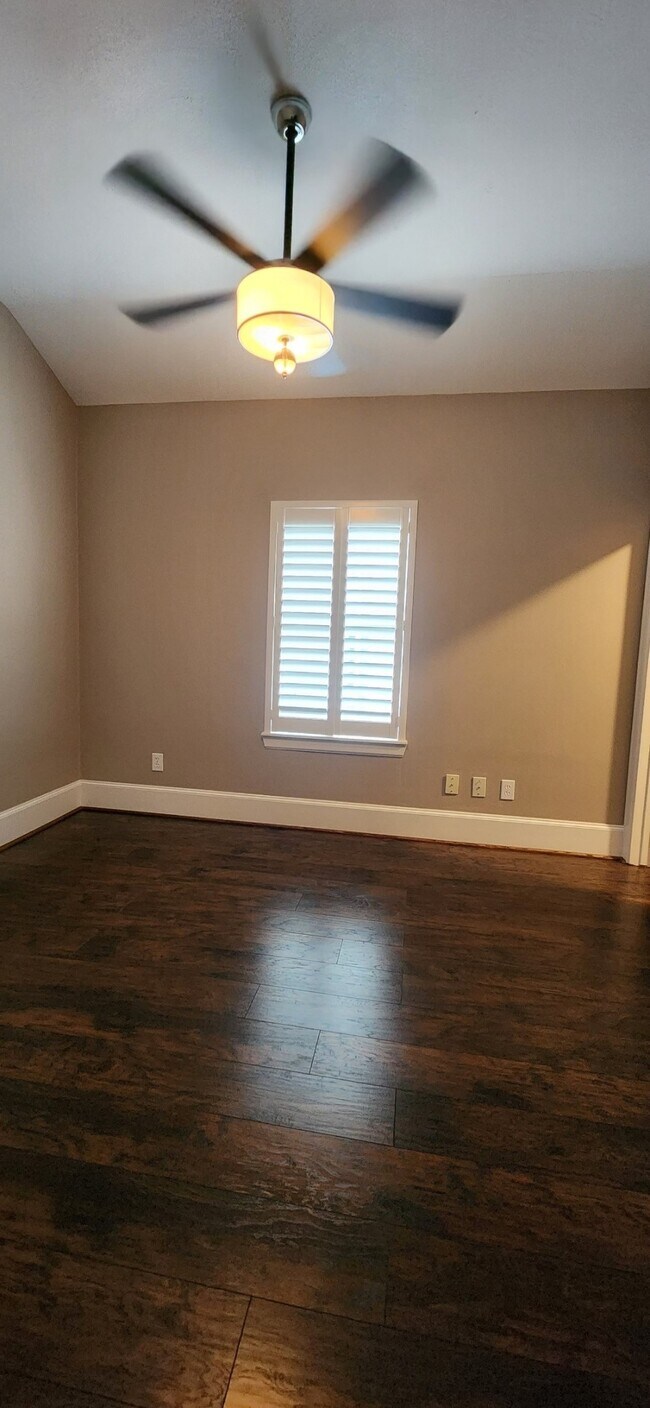 Foto del edificio - 4619 Trembling Forest Ln