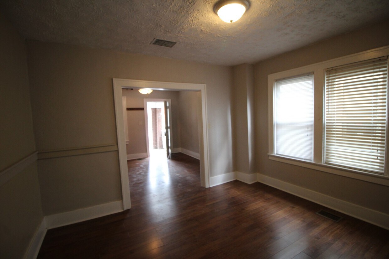 Foto del edificio - Large 2 bedroom duplex in Weiland Park / Italian Village area