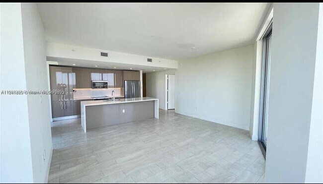 Building Photo - 2000 Metropica Wy