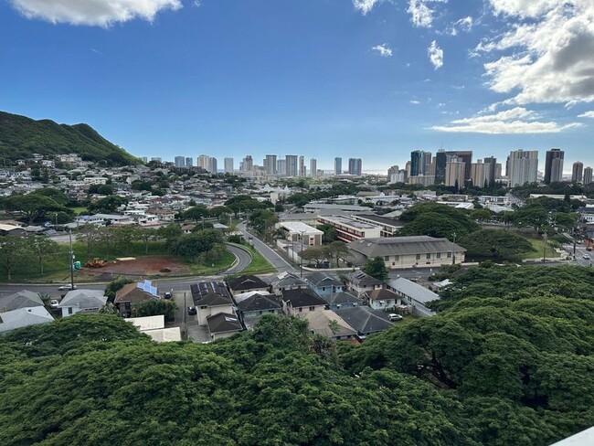 Foto del edificio - Lower Nuuanu High Floor Condo With Spectac...