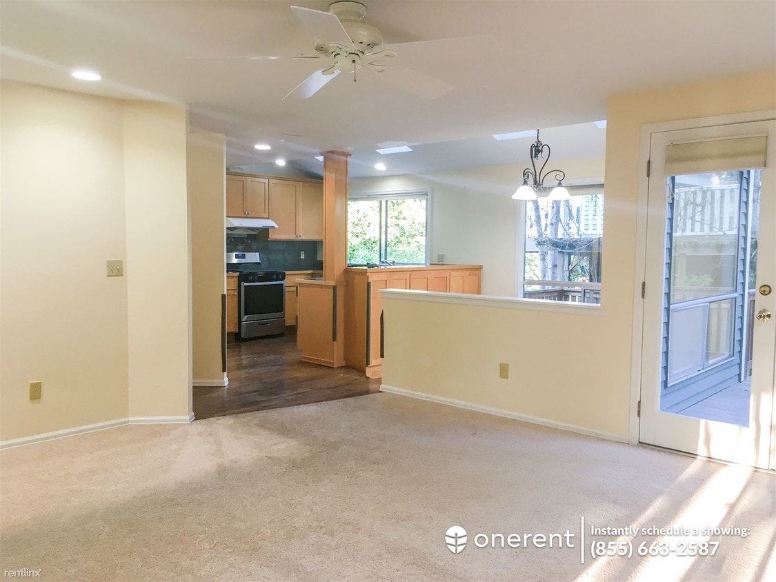 Primary Photo - 4 br, 2.5 bath House - 11639 132nd Ct NE