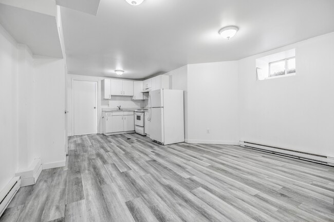 Building Photo - 661 Mcmillan Av