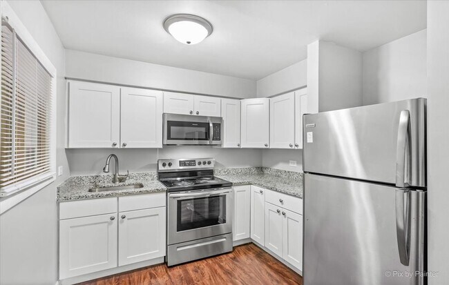 Foto del edificio - 1100 N Wheeling Rd