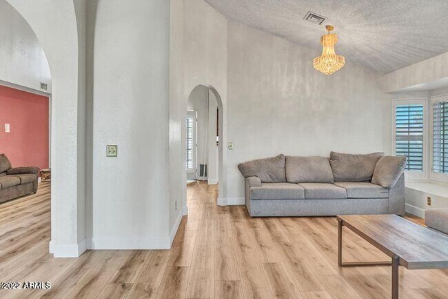 Foto del edificio - 3651 W Butler St