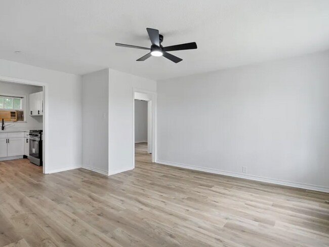 Building Photo - 607 S Austin St