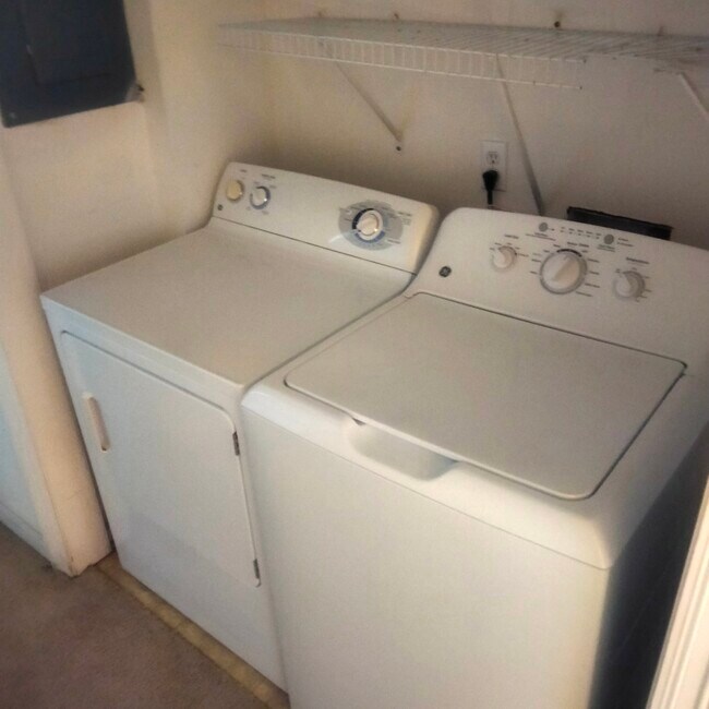 Foto del edificio - 1466 Sharlo Ave