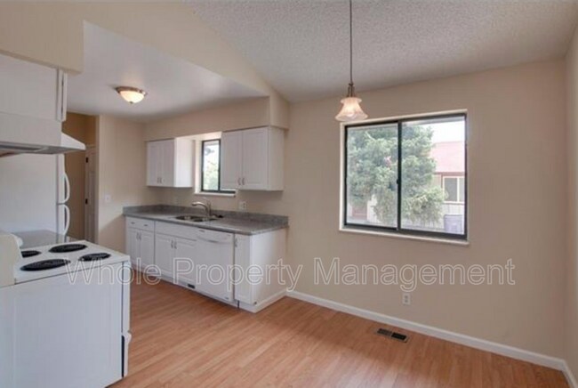 Foto del edificio - 4710 E Louisiana Ave