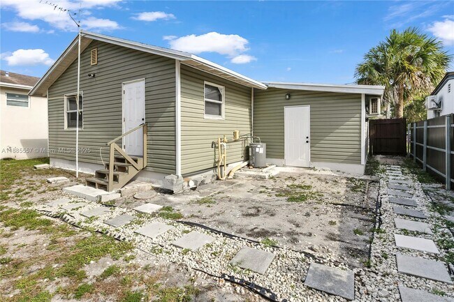Foto del edificio - 3633 SW 12th Ct