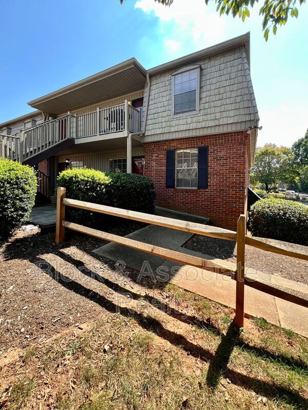 Foto del edificio - 3818 Country Club Rd