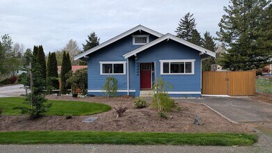 Building Photo - 2728 Birchwood Ave